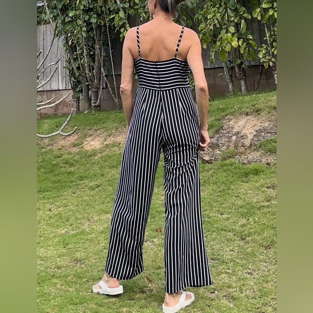 Active USA Black & White V Neck Striped Cami Jumpsuit (L) Tall - Picture 4 of 7
